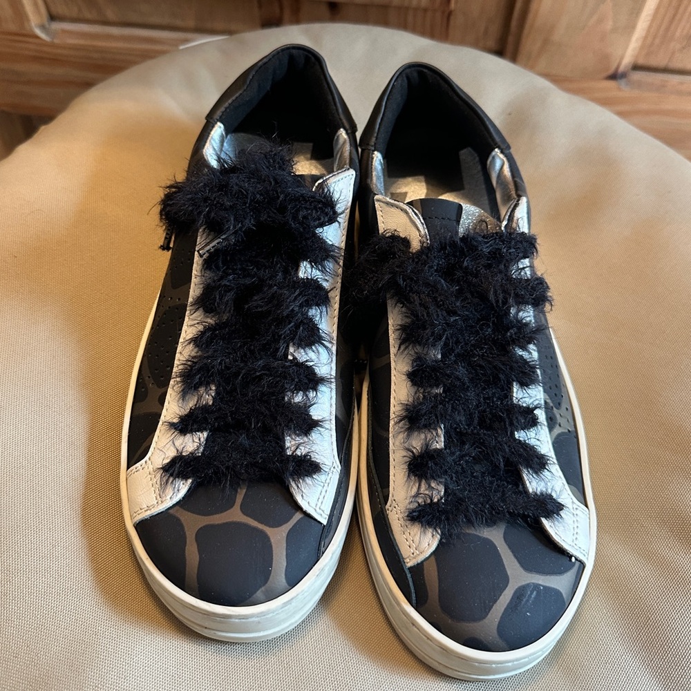 NIB P448 John Sneakers Army Giraffe Size 38
